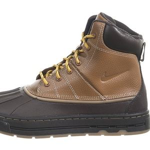 boys nike acg boots